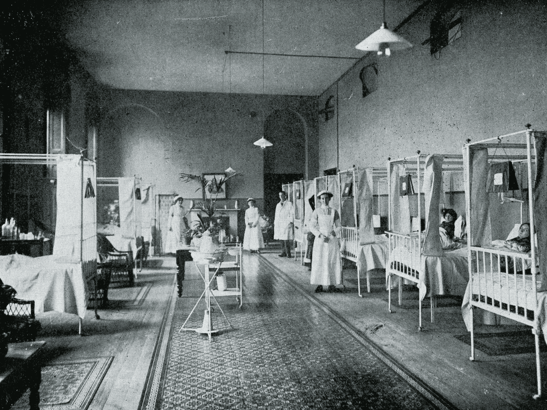 Female_surgical_ward_1917.png